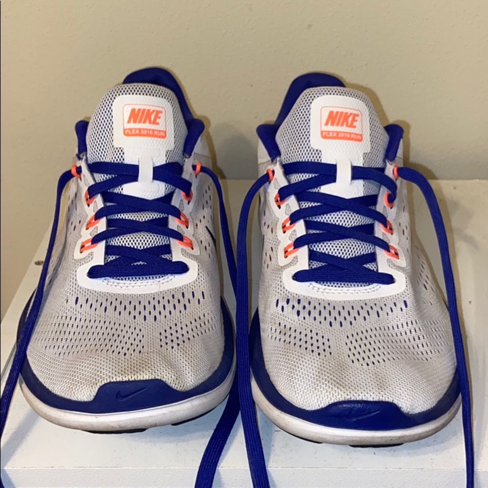 LIGHTLY WORN - Size 9 Nike Women’s Flex 2016 Run